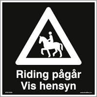 SKILT RIDING PÅGÅR, VIS HENSYN - SKILT